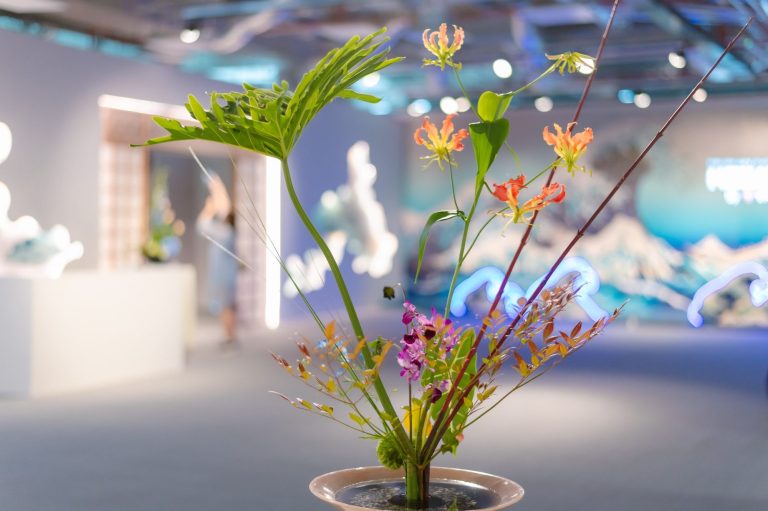 Ikenobo ikebana - Rikka Shimputai Composition ikebana Ikenobo Kyoto style Rikka Shimputai contemporain, Maivan Floral exposition Hokusai Saigon Vietnam