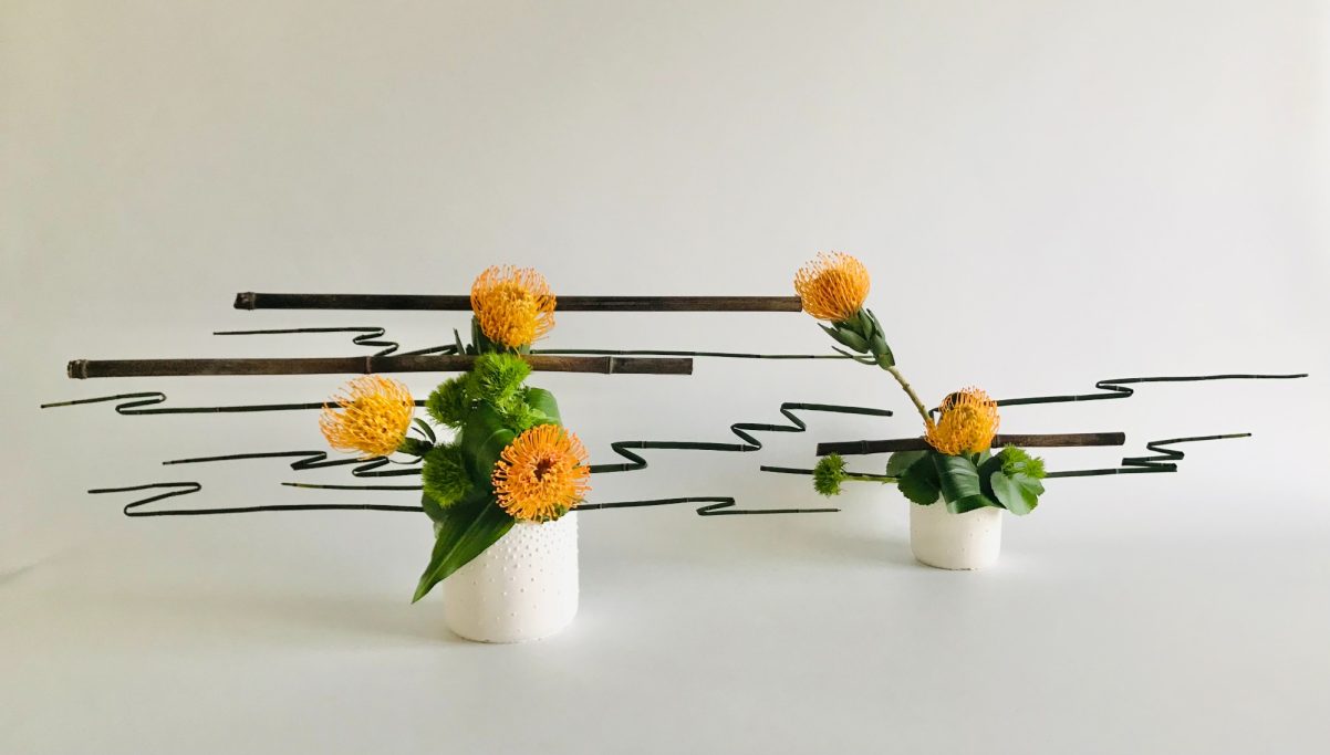 Composition moderne route de soie Maivan Floral Le Havre Composition florale moderne route de soie fleurs orange Le Havre Maivan Floral